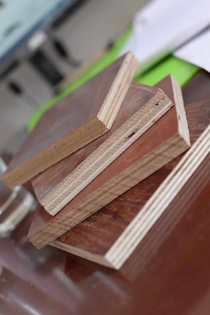 1.0厚度紅板南寧建筑模板廠家供應(yīng)