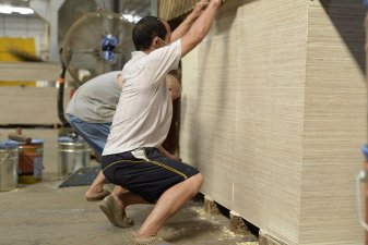 覆膜板比較普通模板可用次數多